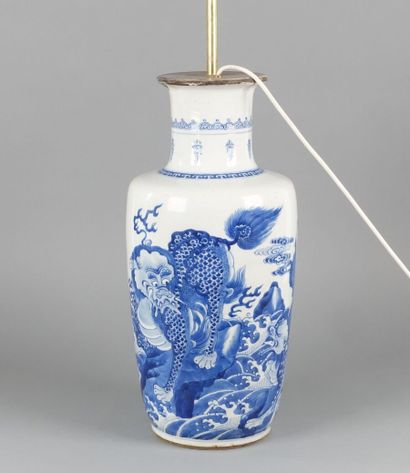 CHINE - Époque KANGXI (1662-1722)

Vase rouleau...