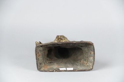 CHINE - dans le style Ming

Groupe en bronze...