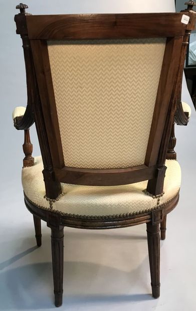 Fauteuil cabriolet en bois naturel, pieds...