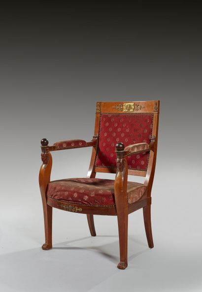 Fauteuil en acajou et bronze doré, les accotoirs...