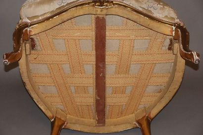 Paire de bergères en hêtre mouluré, sculpté...