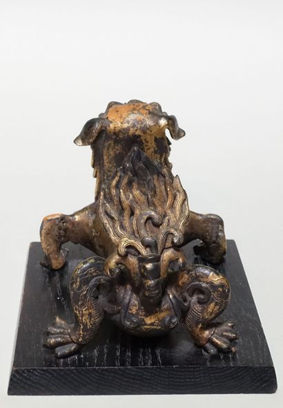 CHINE - Époque MING (1368-1644)

Lion en...