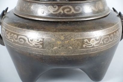 CHINE - Vers 1900

Brûle-parfum tripode en...
