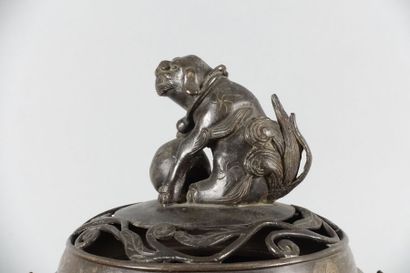 CHINE - Vers 1900

Brûle-parfum tripode en...