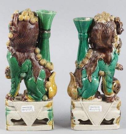 CHINE - Époque KANGXI (1662-1722)

Deux porte-baguettes...
