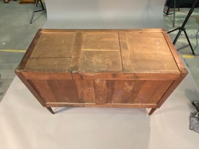 Commode en acajou mouluré ouvrant à cinq...
