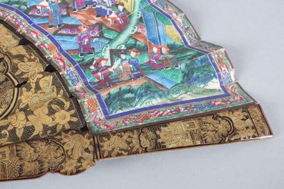 CHINE, XIXe siècle 

Éventail à feuille gouachée,...