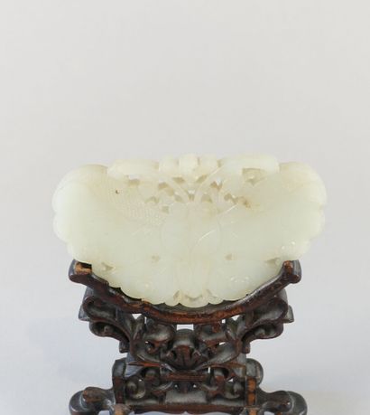 CHINE - XIXe siècle

Pendentif en néphrite...