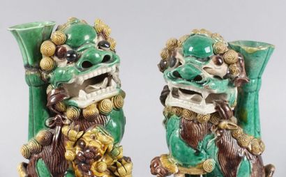 CHINE - Époque KANGXI (1662-1722)

Deux porte-baguettes...