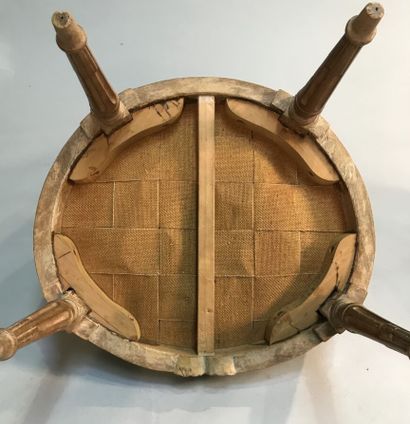 Paire de fauteuils en bois naturel mouluré...