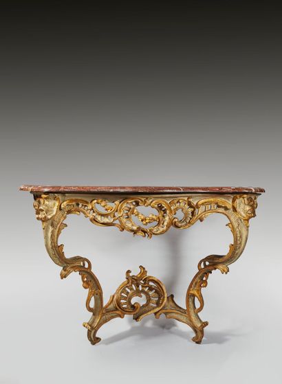 Console en bois peint et doré à décor ajouré...