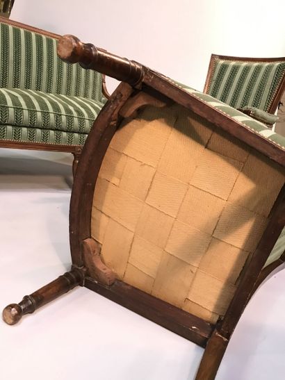 Réunion de mobilier en bois naturel comprenant...