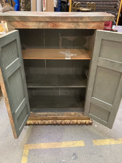 Petite armoire à hauteur d'appui en bois...