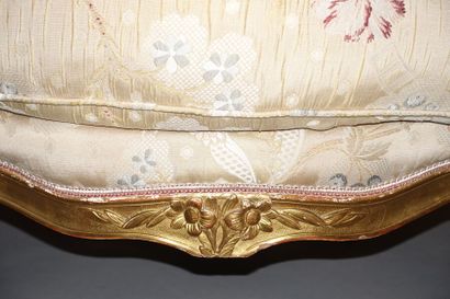 Paire de bergères en hêtre mouluré, sculpté...