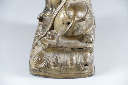 CHINE - dans le style Ming

Groupe en bronze...
