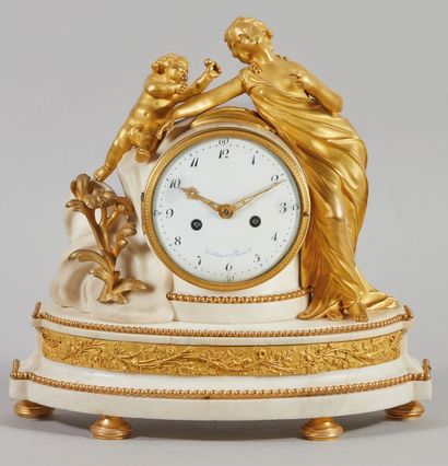 Pendule en bronze ciselé doré et marbre blanc...