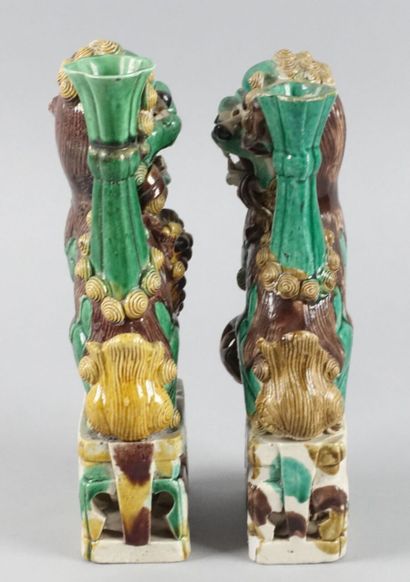 CHINE - Époque KANGXI (1662-1722)

Deux porte-baguettes...