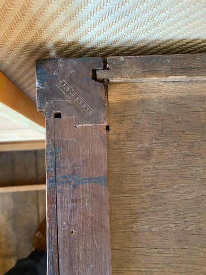 Commode en acajou mouluré ouvrant à cinq...