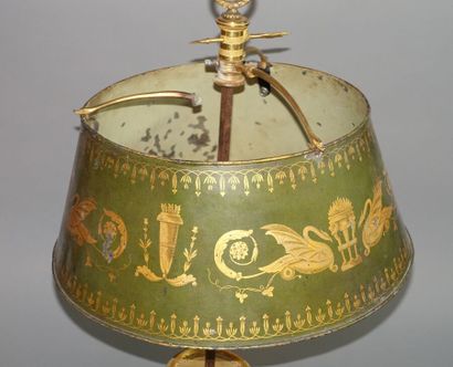 Lampe bouillotte en bronze doré à trois bras...