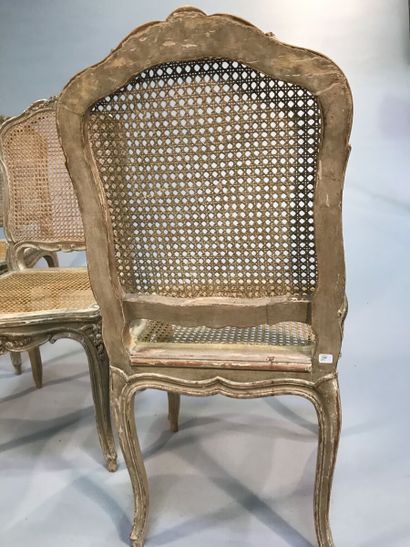 Suite de huit chaises cannées en bois mouluré,...
