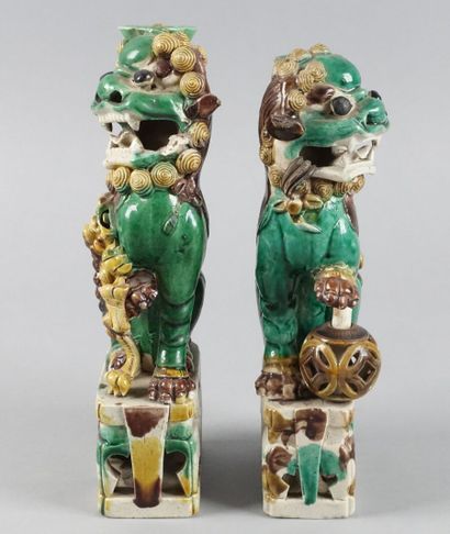 CHINE - Époque KANGXI (1662-1722)

Deux porte-baguettes...