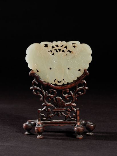 CHINE - XIXe siècle

Pendentif en néphrite...