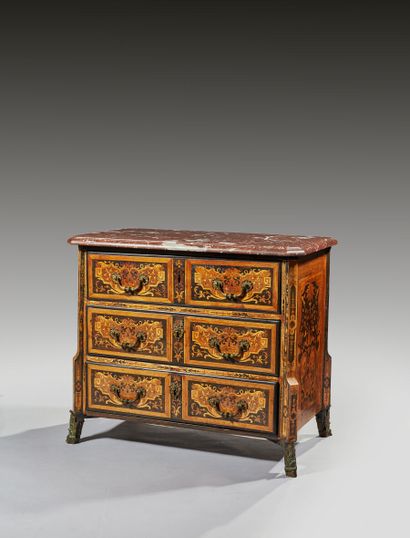 Commode en marqueterie de feuillages ouvrant...