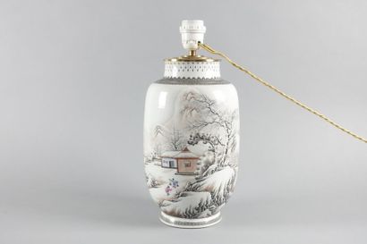 CHINE - XXe siècle

Vase de forme balustre...