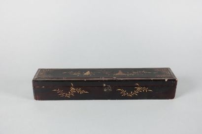 CHINE, XIXe siècle 

Éventail à feuille gouachée,...