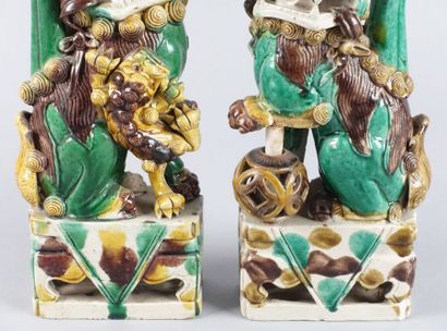 CHINE - Époque KANGXI (1662-1722)

Deux porte-baguettes...
