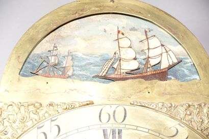 Horloge de parquet en acajou flammé, le cadran...