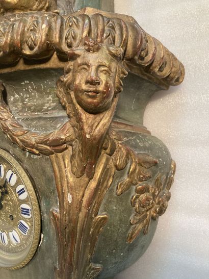 Élément de boiserie en noyer peint et doré,...