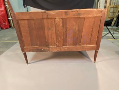Commode en acajou mouluré ouvrant à cinq...