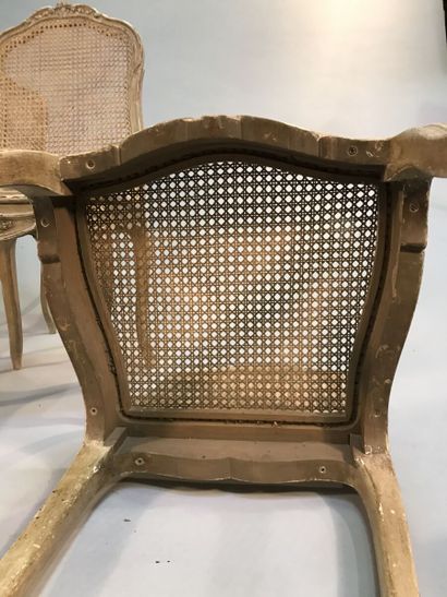 Suite de huit chaises cannées en bois mouluré,...
