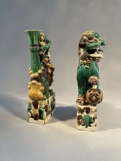 CHINE - Époque KANGXI (1662-1722)

Deux porte-baguettes...