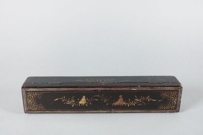 CHINE, XIXe siècle 

Éventail à feuille gouachée,...