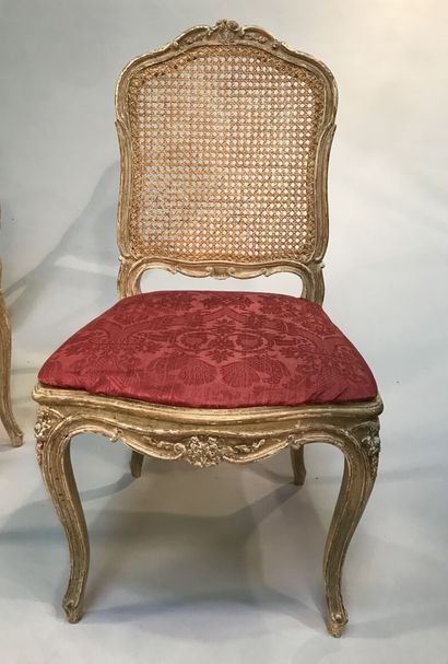 Suite de huit chaises cannées en bois mouluré,...