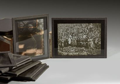 Ensemble de plaques photographiques comprenant...
