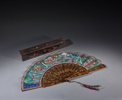 CHINE, XIXe siècle 

Éventail à feuille gouachée,...