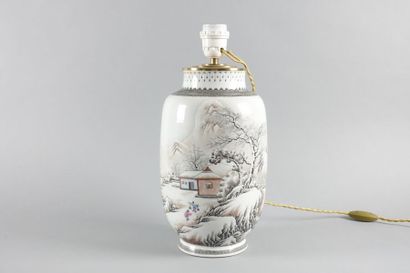 CHINE - XXe siècle

Vase de forme balustre...