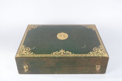 Nécessaire de voyage au modèle du grand nécessaire...