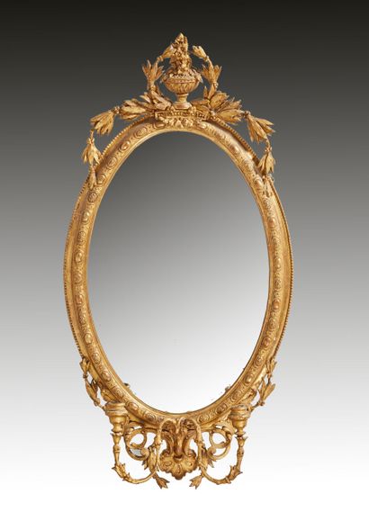 Miroir ovale en bois doré à deux bras de...