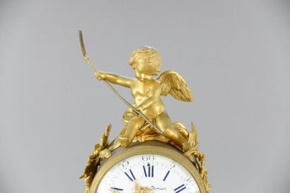 Pendule portique en marbre blanc et bronze...