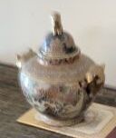 JAPON, XXe siècle

Pot couvert en Satsuma...