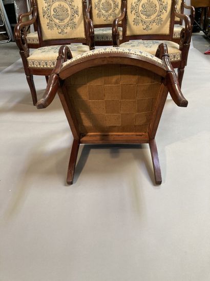 Mobilier de salon en acajou et placage d'acajou...
