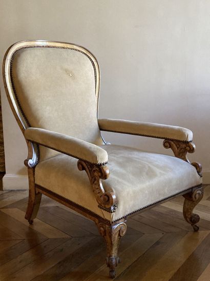 Fauteuil confortable à large dossier violoné,...