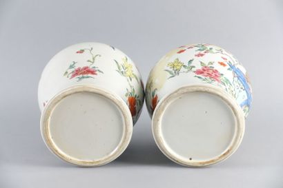 CHINE, XIXe siècle

Paire de vases en porcelaine...
