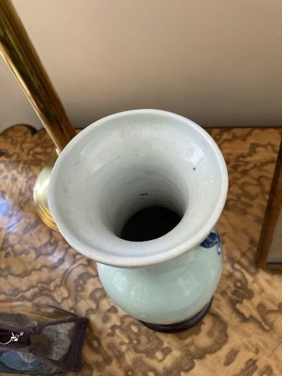 CHINE, XIXe siècle

Vase balustre en porcelaine...