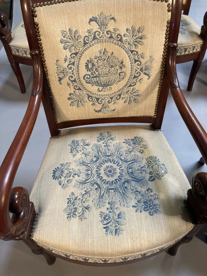 Mobilier de salon en acajou et placage d'acajou...