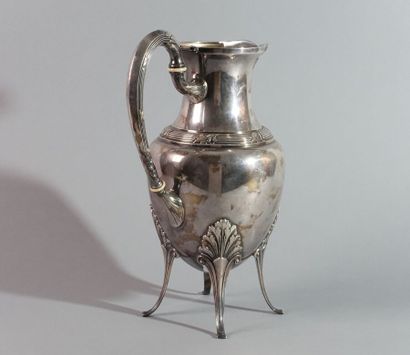Cafetière quadripode en métal argenté

(Manquent...